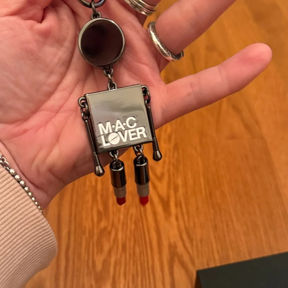 MAC Cosmetics Robot Keychain with Pink and Red Lipstick Accents - Picture 4 of 6